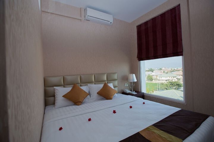 Room 9 of 38