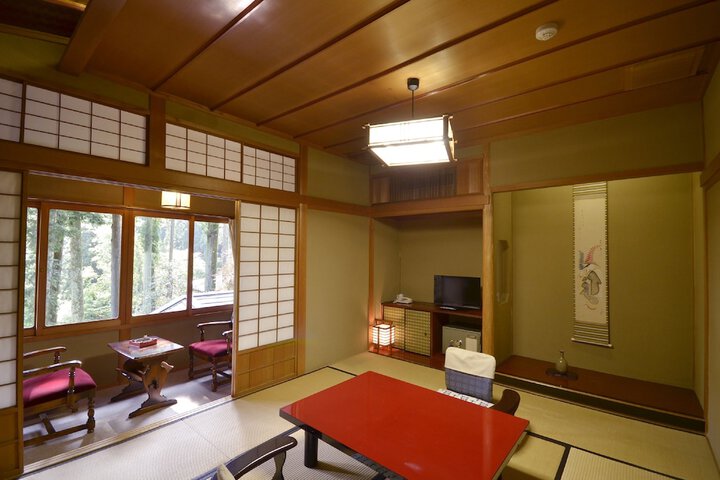 Room 17 of 107