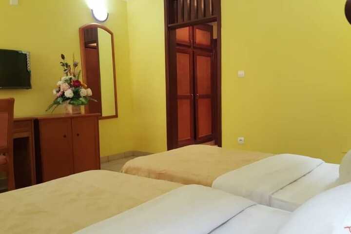 Room 16 of 44