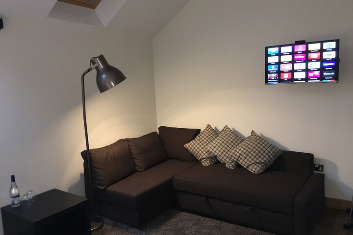 Room 7 of 9