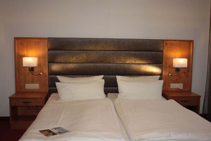 Room 4 of 10