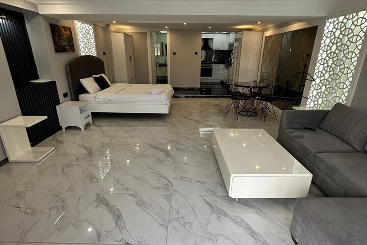Room 10 of 19