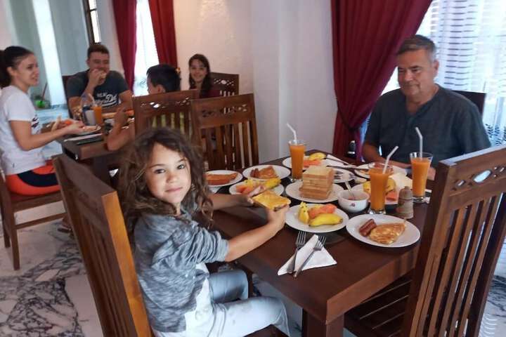 Dining 39 of 55