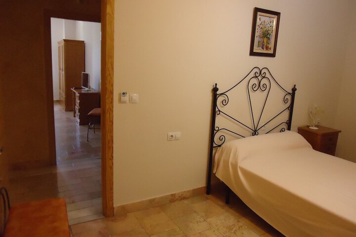 Room 13 of 36