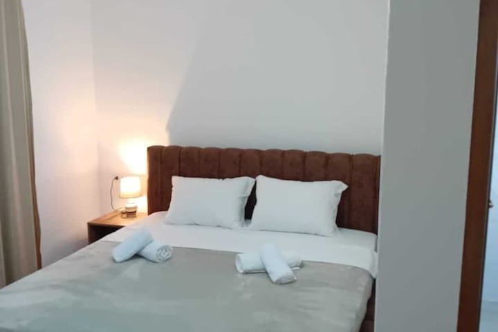 Room 4 of 12