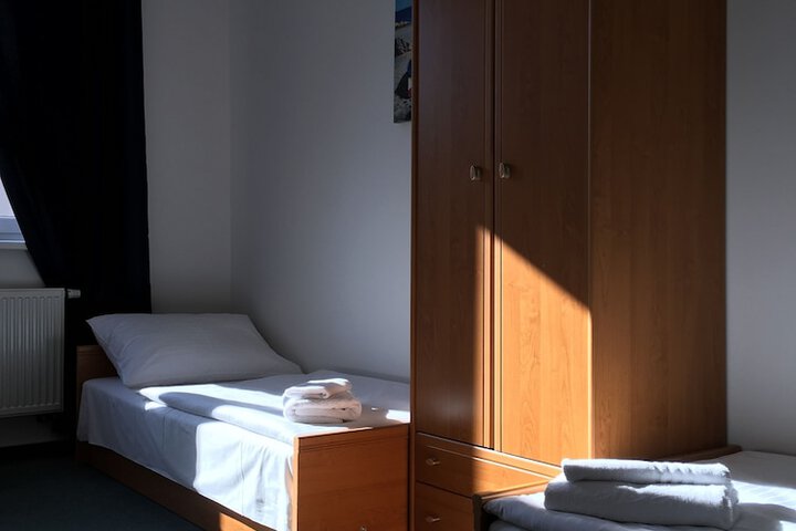 Room 12 of 106