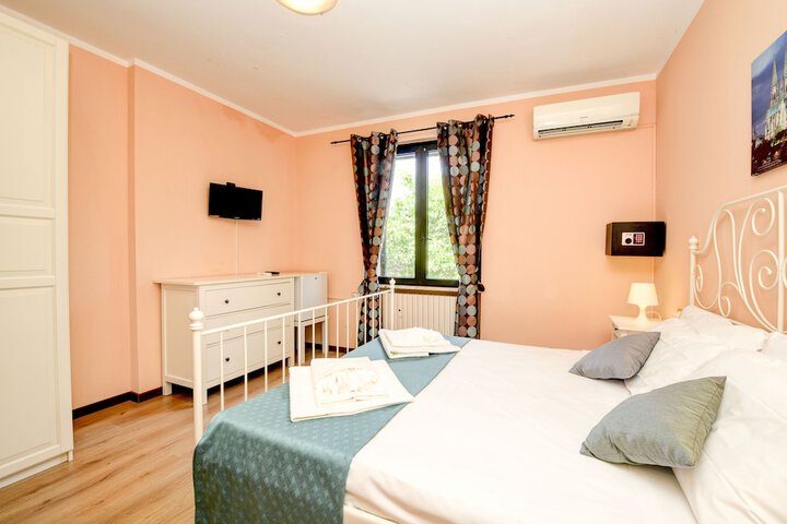 Room 14 of 50