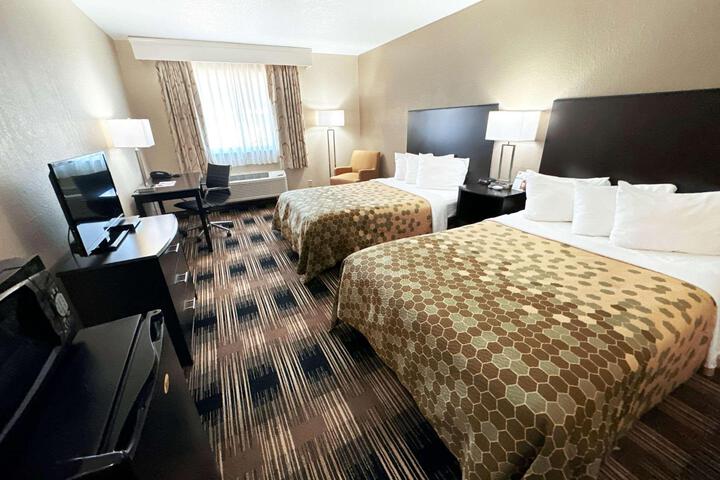 2 Double Beds (4 of 8)