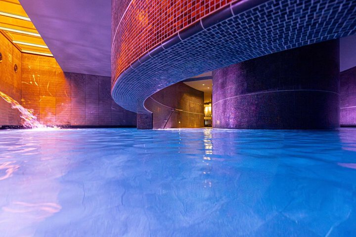 Pool 108 of 215