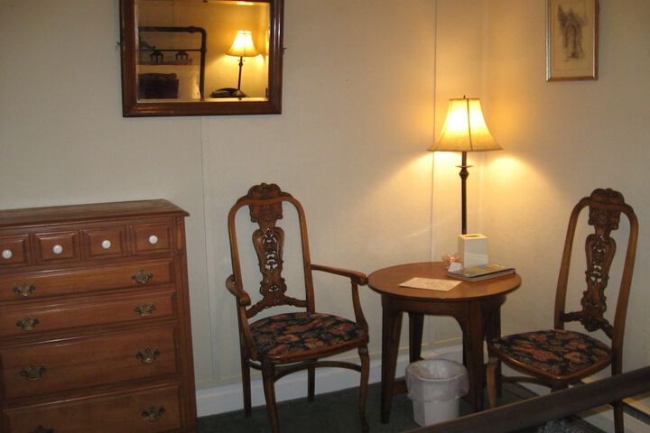 Room 11 of 16