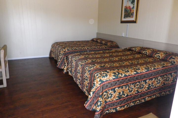 Room 5 of 10