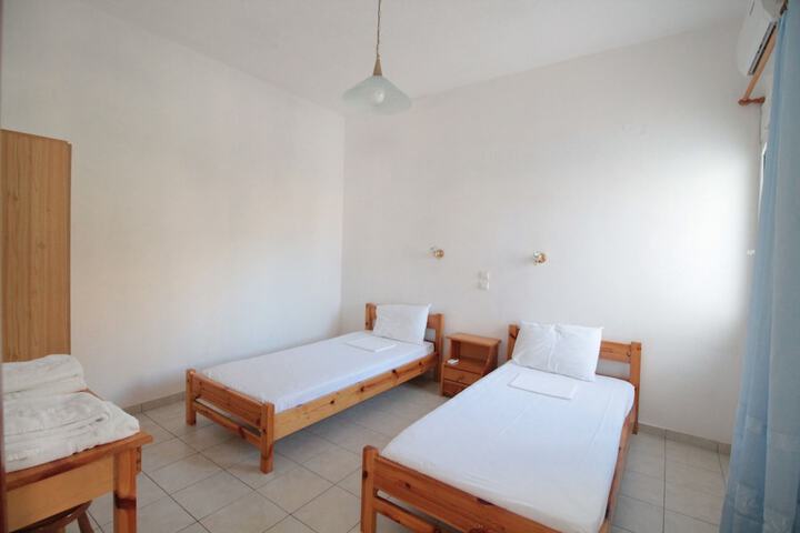 Room 13 of 71