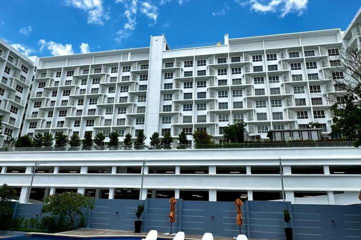 Pools & Facilities