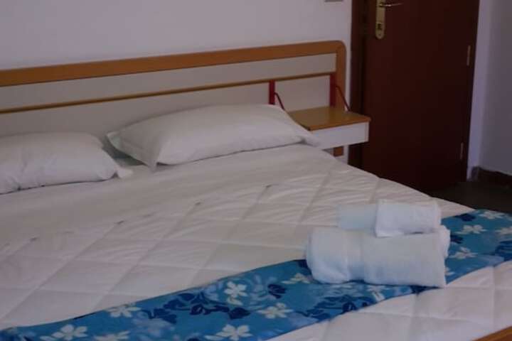 Room 4 of 26