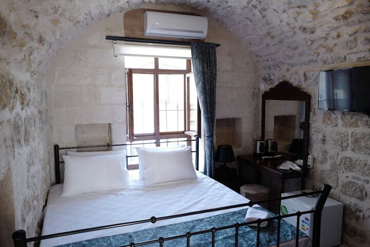 Room 8 of 20