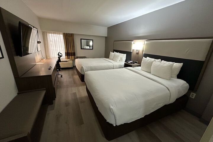 2 Double Beds (1 of 8)