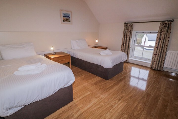 Room 2 of 36