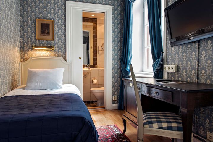 Room 15 of 33