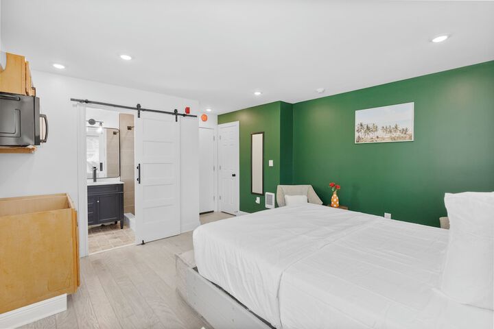 Room 11 of 33