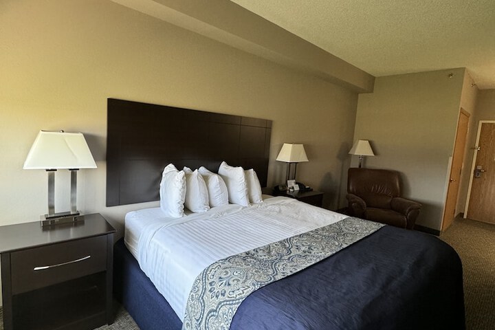 Room 8 of 42