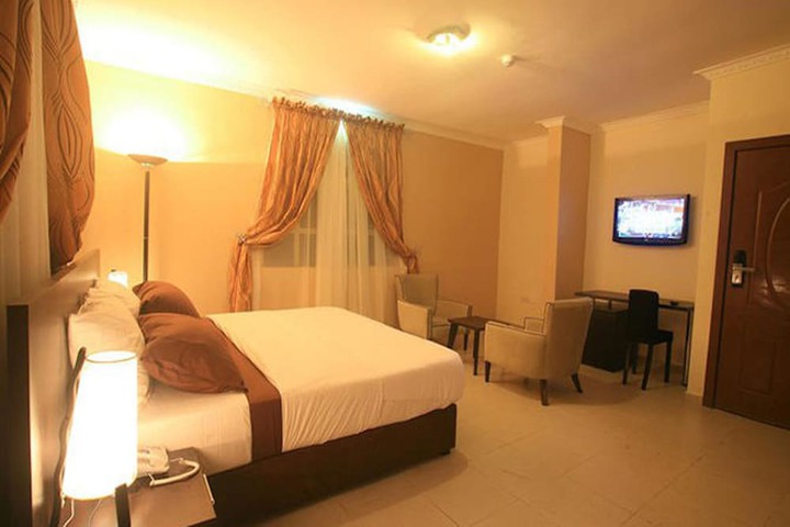 Room 5 of 14
