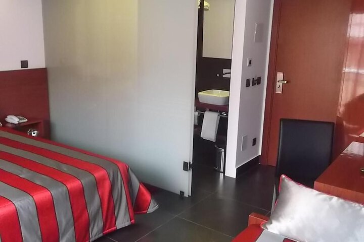 Room 9 of 49