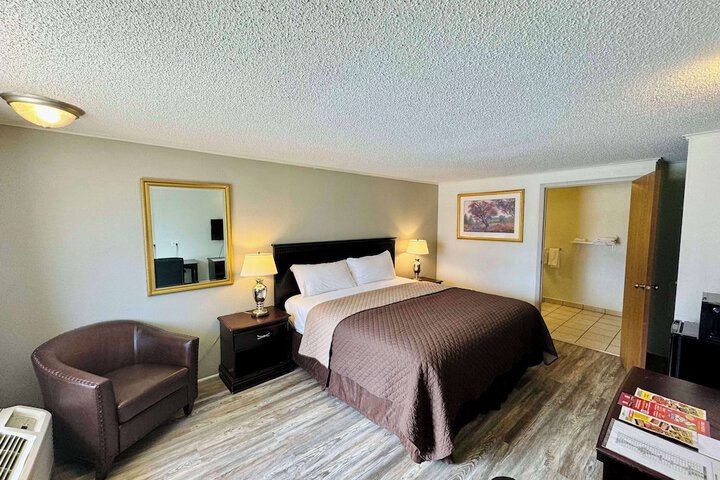 1 King Bed (1 of 22)