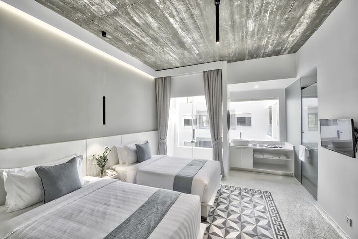Room 15 of 44
