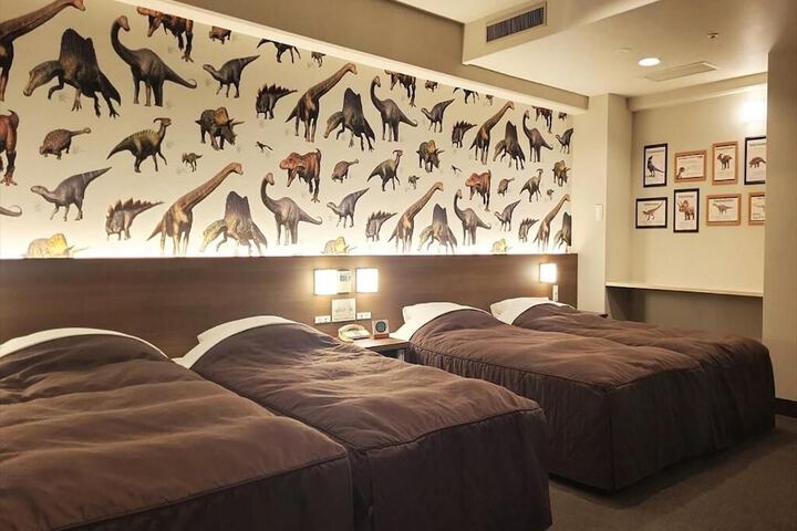 Room 4 of 32