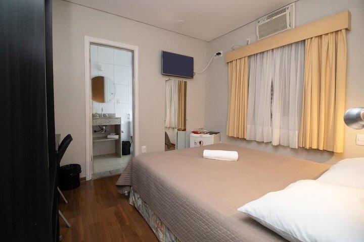 Room 8 of 32