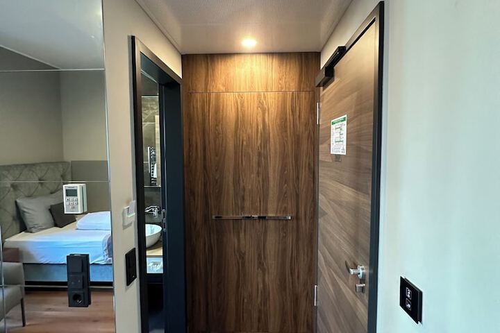 Room 28 of 100