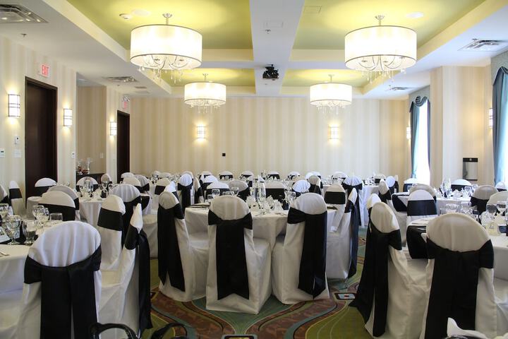 Ballroom/Hall 67 of 84