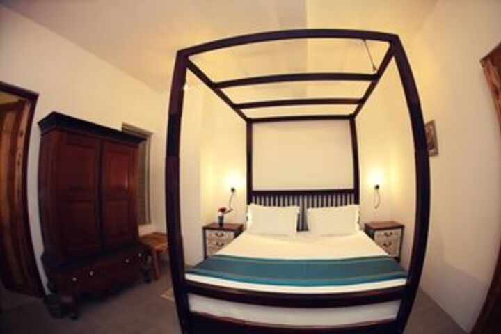 Room 7 of 18