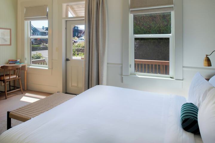 Room 34 of 80