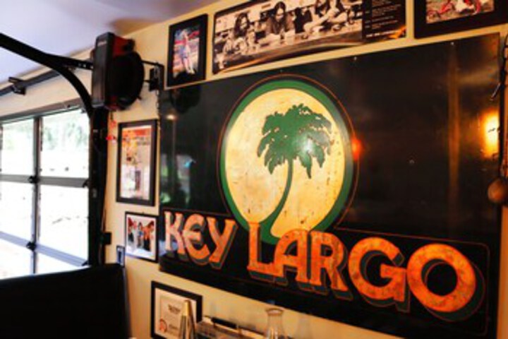 Lounge 11 of 51