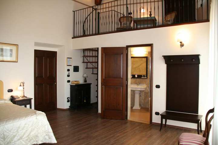 Room 15 of 61