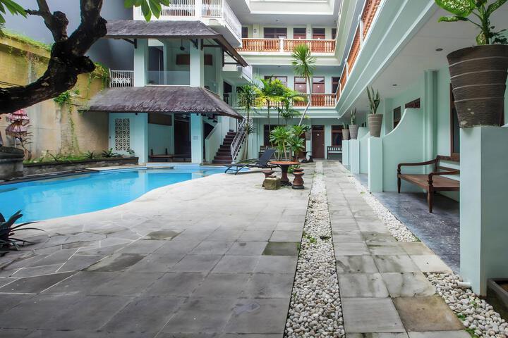 Pools & Facilities