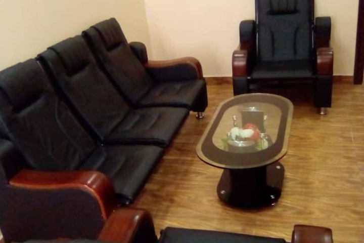 Room 6 of 13