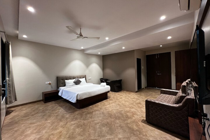 Room 12 of 62