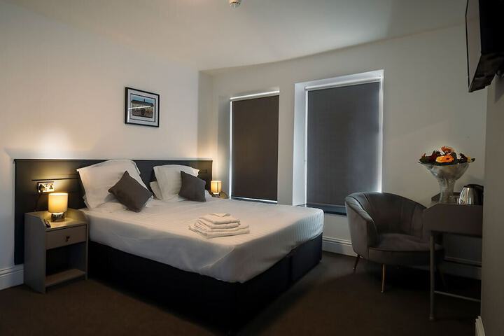 Room 2 of 25