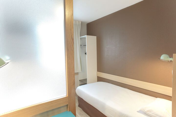 Room 17 of 40