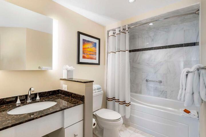 Double Accessible 2 Queen Beds (3 of 7)