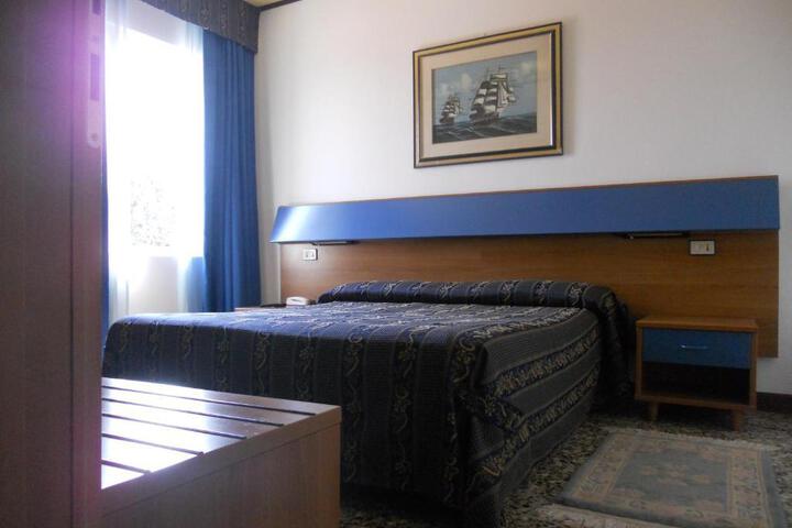 HOTEL LUCY