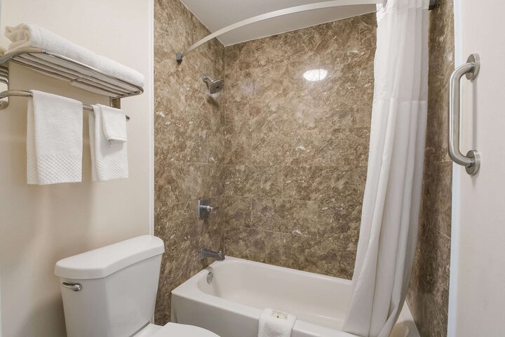 2 Double Beds (11 of 12)