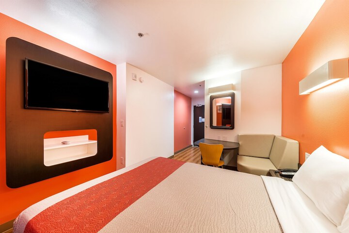 1 Queen Bed Refrigerator (3 of 11)