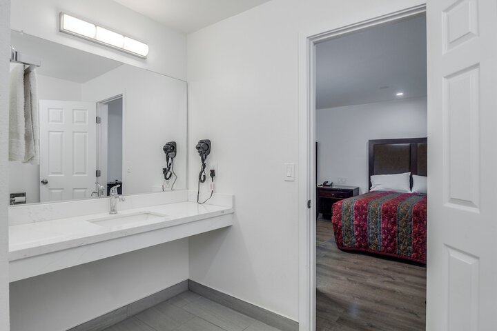 Room 33 of 43