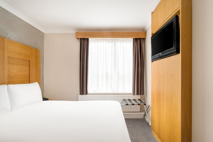 Room 4 of 32
