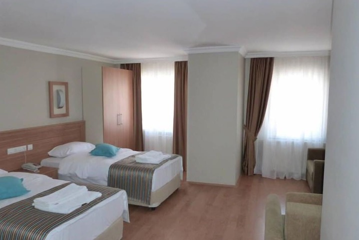 Room 8 of 28