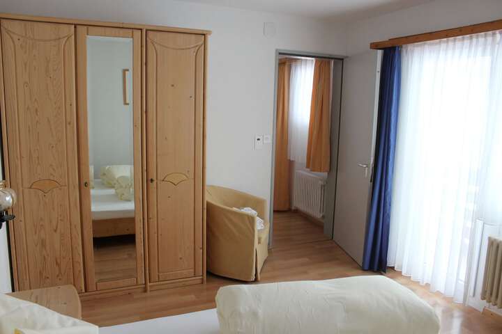 Room 6 of 73