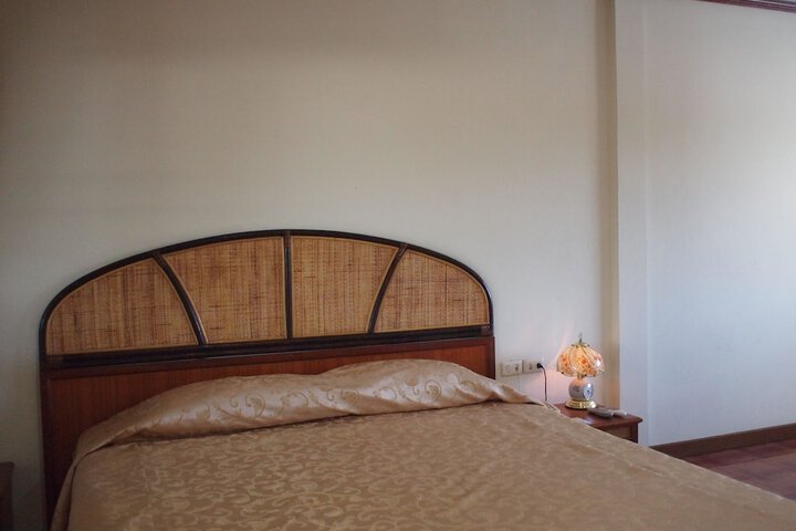 Room 11 of 38